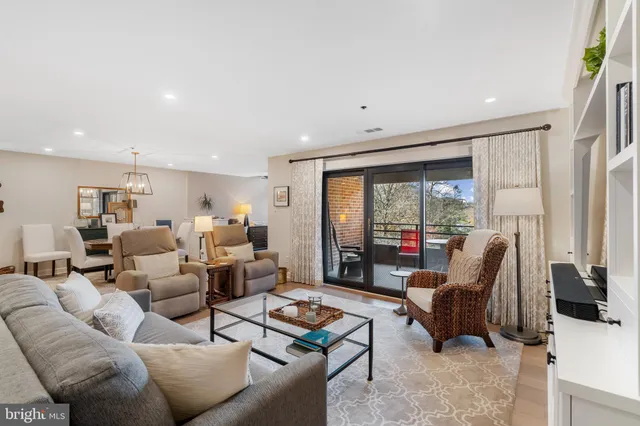 $330,000 | 2 Southerly Court, Unit 302, Towson, MD 21286