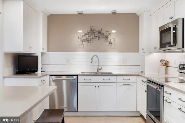 $330,000 | 2 Southerly Court, Unit 302, Towson, MD 21286