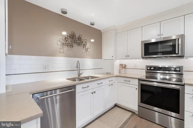 $330,000 | 2 Southerly Court, Unit 302, Towson, MD 21286