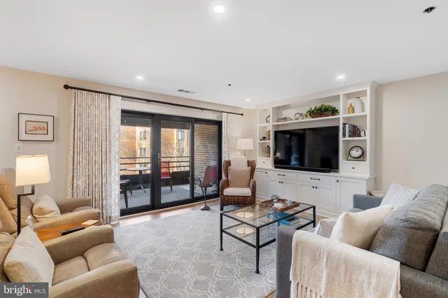 $330,000 | 2 Southerly Court, Unit 302, Towson, MD 21286