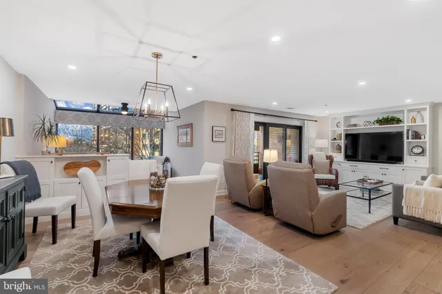 $330,000 | 2 Southerly Court, Unit 302, Towson, MD 21286