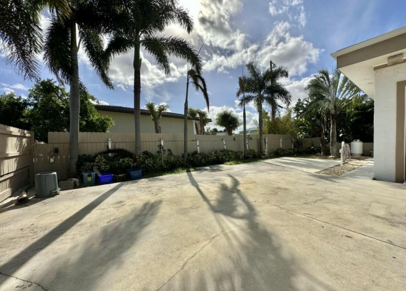 698 Forsyth Street, Unit 2 Boca Raton, FL 33487 - Photo 5 of 21 tempImageD2D6AE