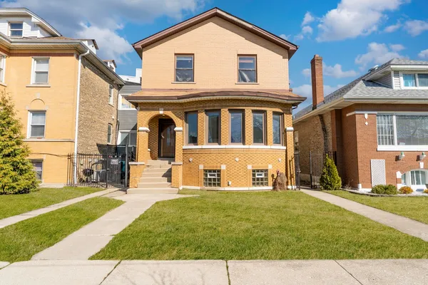 $430,000 | 5454 West Eddy Street, Chicago, IL 60641
