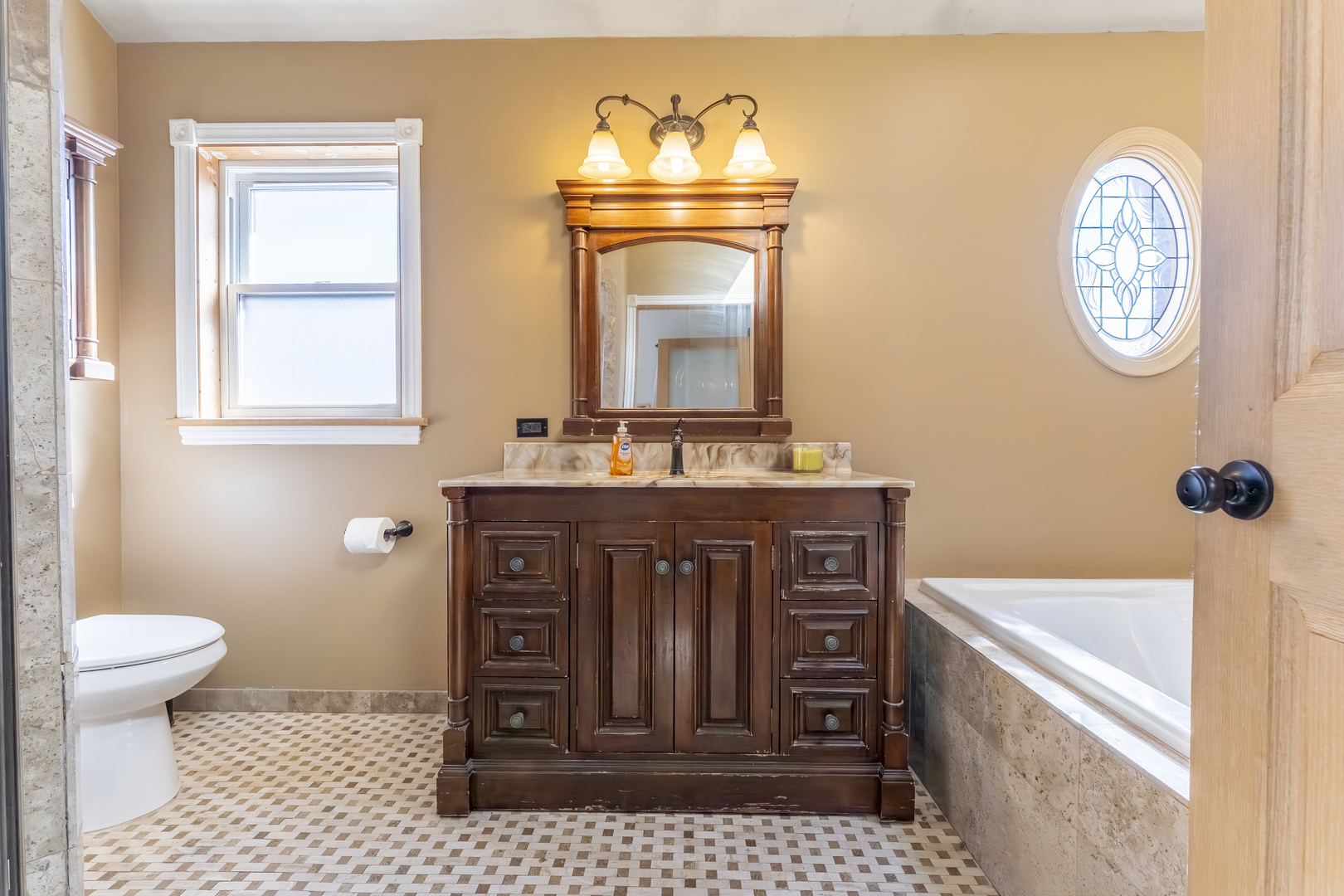 5454 West Eddy Street Chicago, IL 60641 - Photo 14 of 22 a bathroom with a sink a toilet and a bathtub