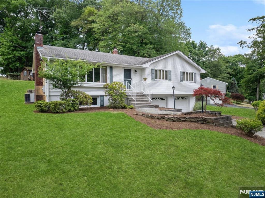 641 Antrim Road River Vale, NJ 07675 - Photo 3 of 45