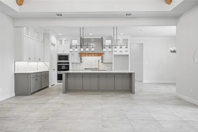 $899,900 | 112 La Paloma Way, Decatur, TX 76234