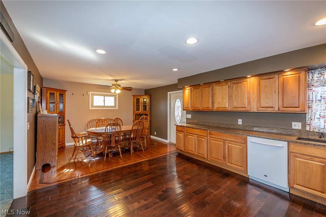 490 Mapleview Drive Seven Hills, OH 44131 - Photo 10 of 50