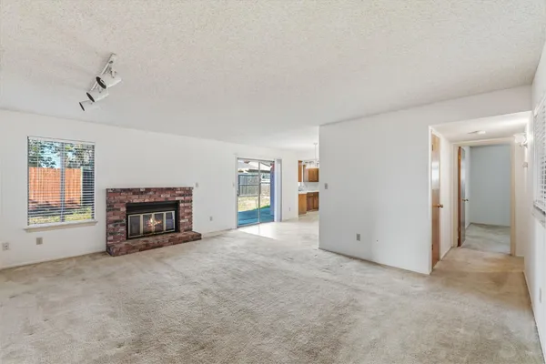 $405,000 | 1345 Robinson Avenue, Clovis, CA 93727