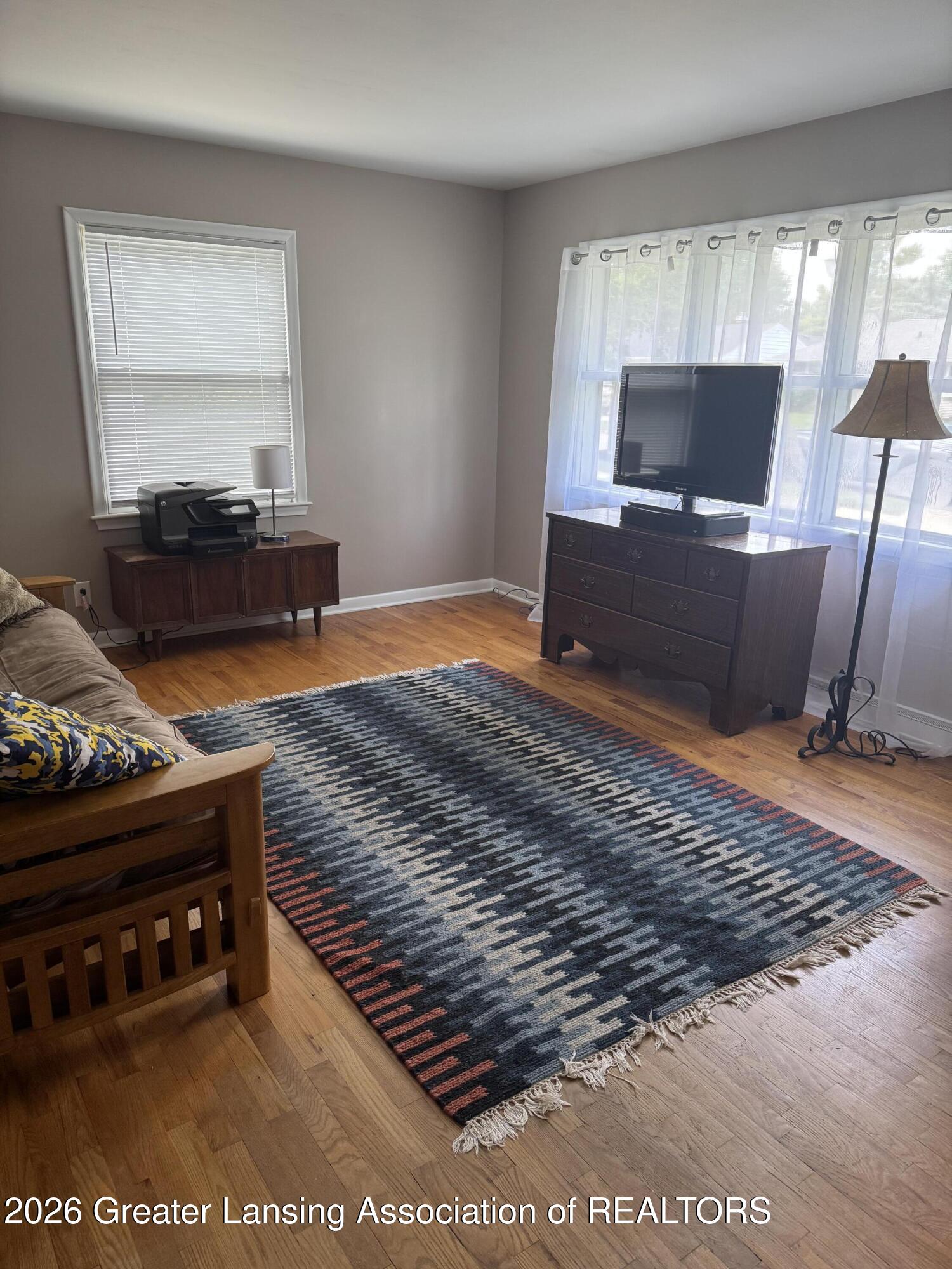 4901 Alpha Street Lansing, MI 48910 - Photo 8 of 34 Living Room