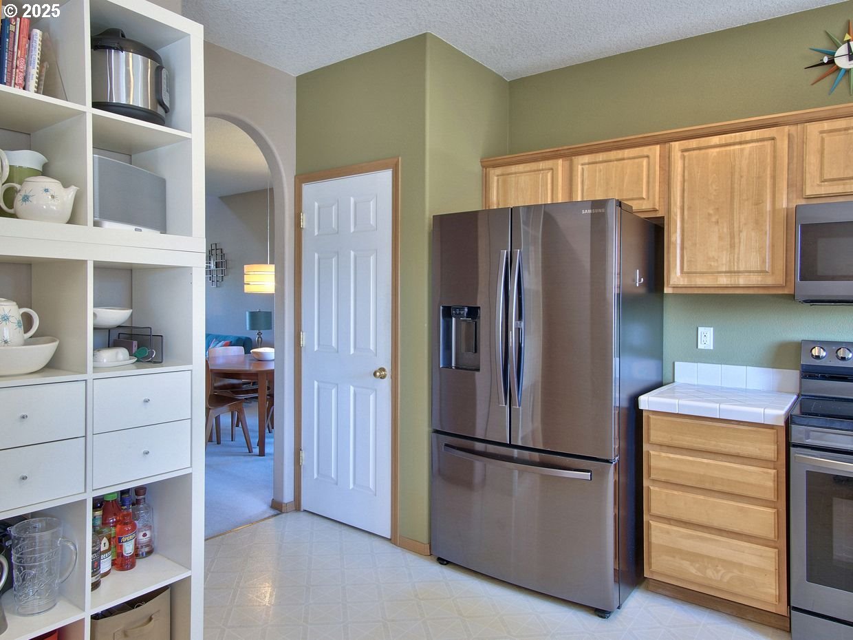 800 Northwest Magnolia Street Camas, WA 98607 - Photo 12 of 48 Kitchen