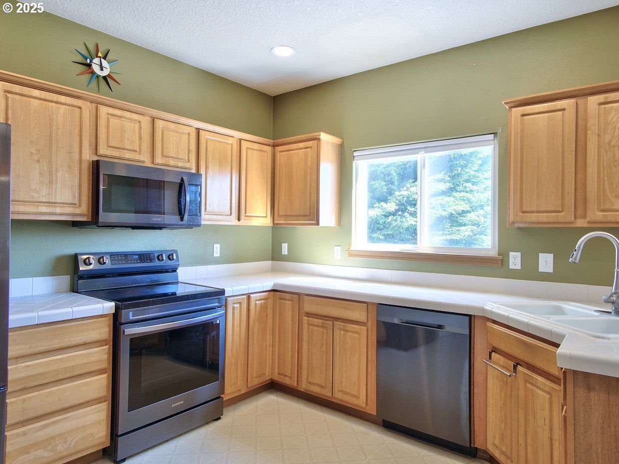 800 Northwest Magnolia Street Camas, WA 98607 - Photo 14 of 48 Kitchen