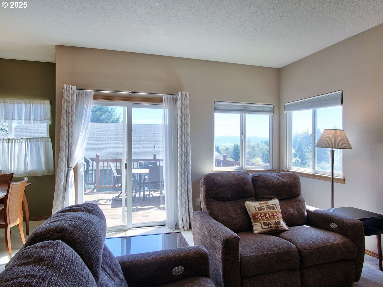800 Northwest Magnolia Street Camas, WA 98607 - Photo 23 of 48 Family Room