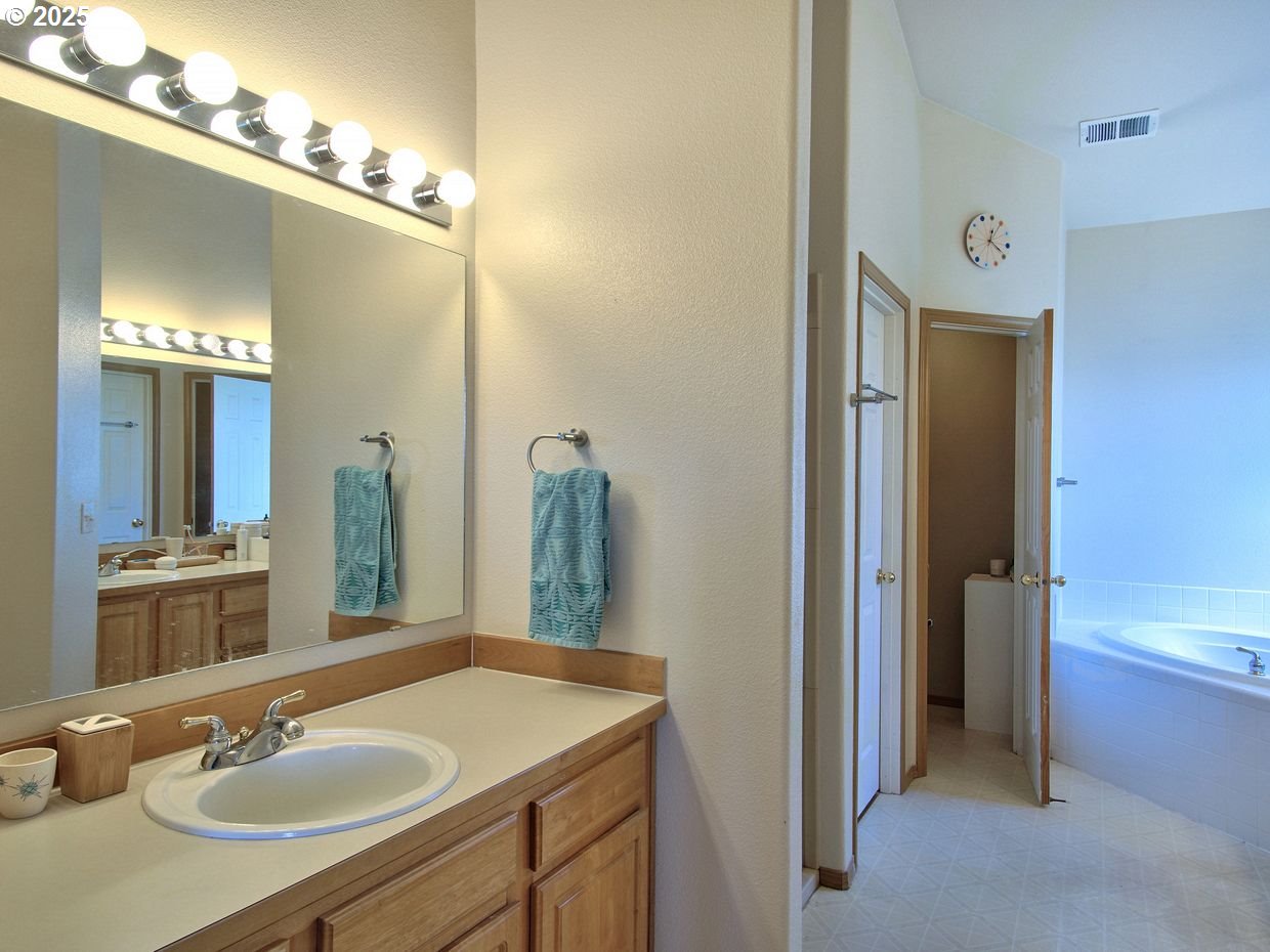 800 Northwest Magnolia Street Camas, WA 98607 - Photo 34 of 48 Bathroom