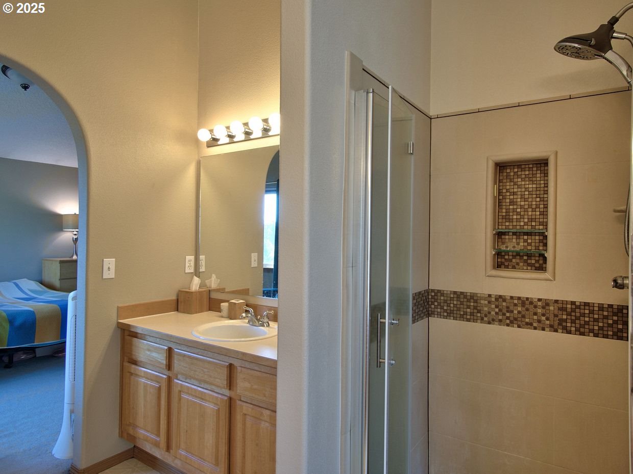 800 Northwest Magnolia Street Camas, WA 98607 - Photo 35 of 48 Bathroom