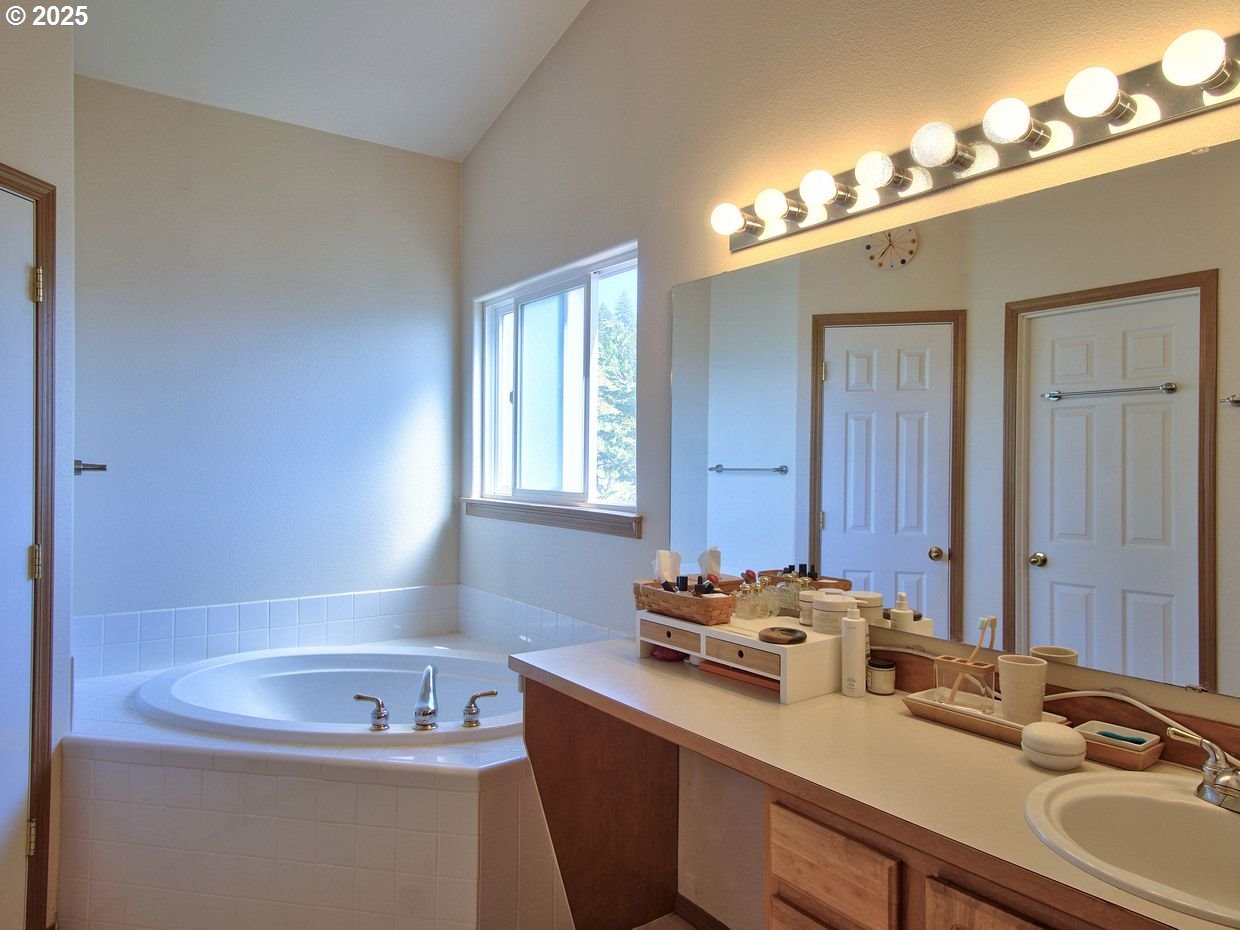 800 Northwest Magnolia Street Camas, WA 98607 - Photo 36 of 48 Bathroom