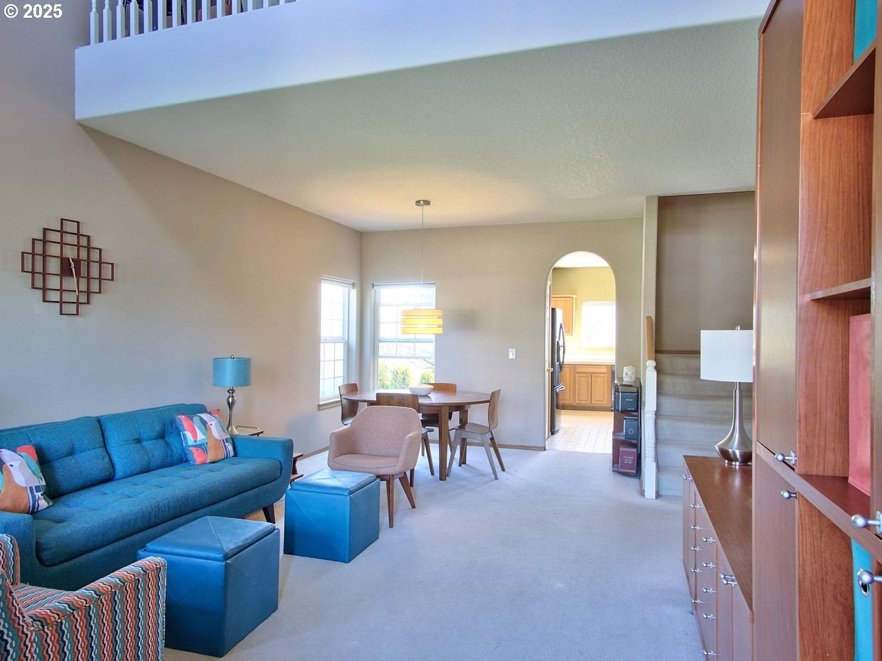 800 Northwest Magnolia Street Camas, WA 98607 - Photo 4 of 48 Living Room