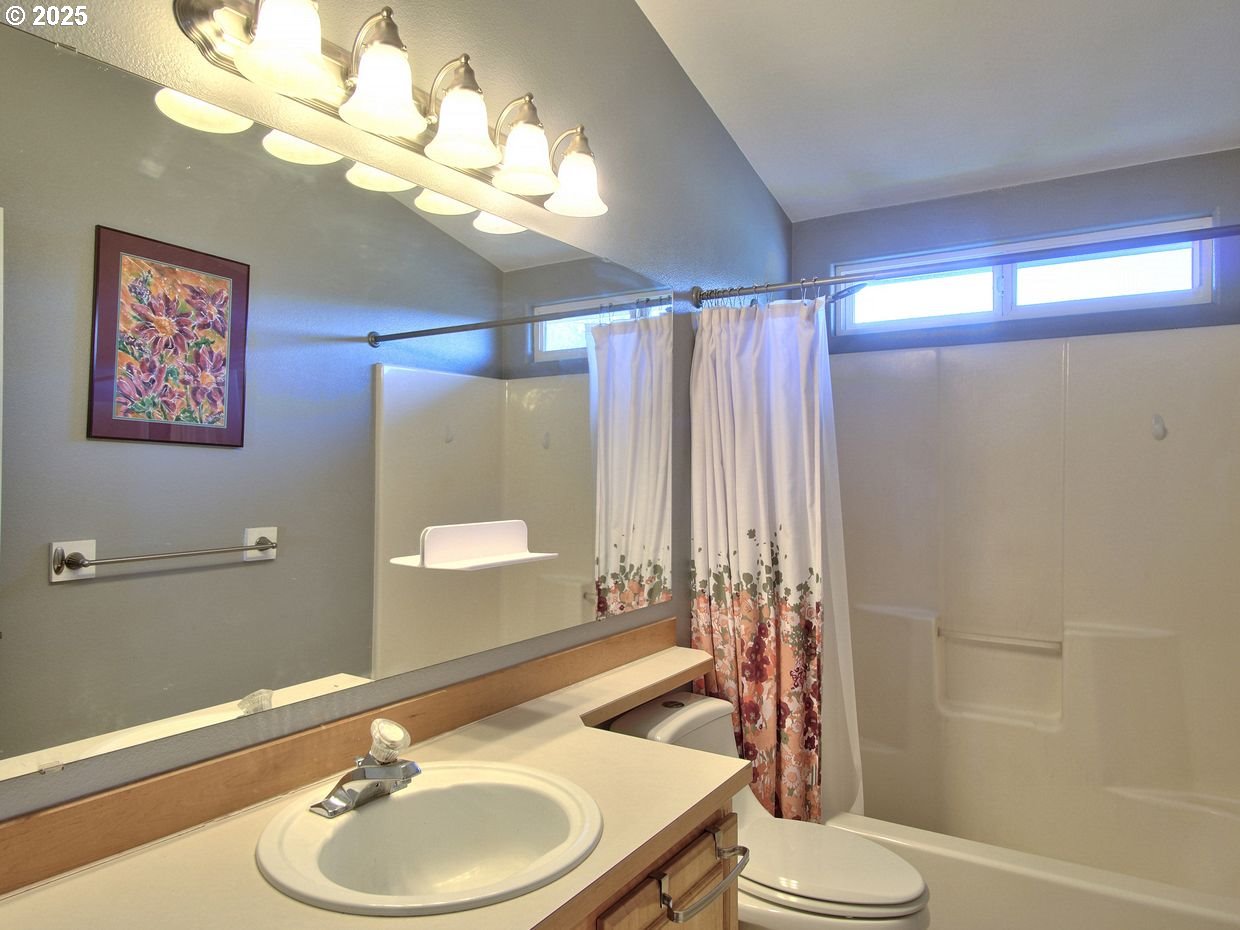 800 Northwest Magnolia Street Camas, WA 98607 - Photo 43 of 48 Bathroom