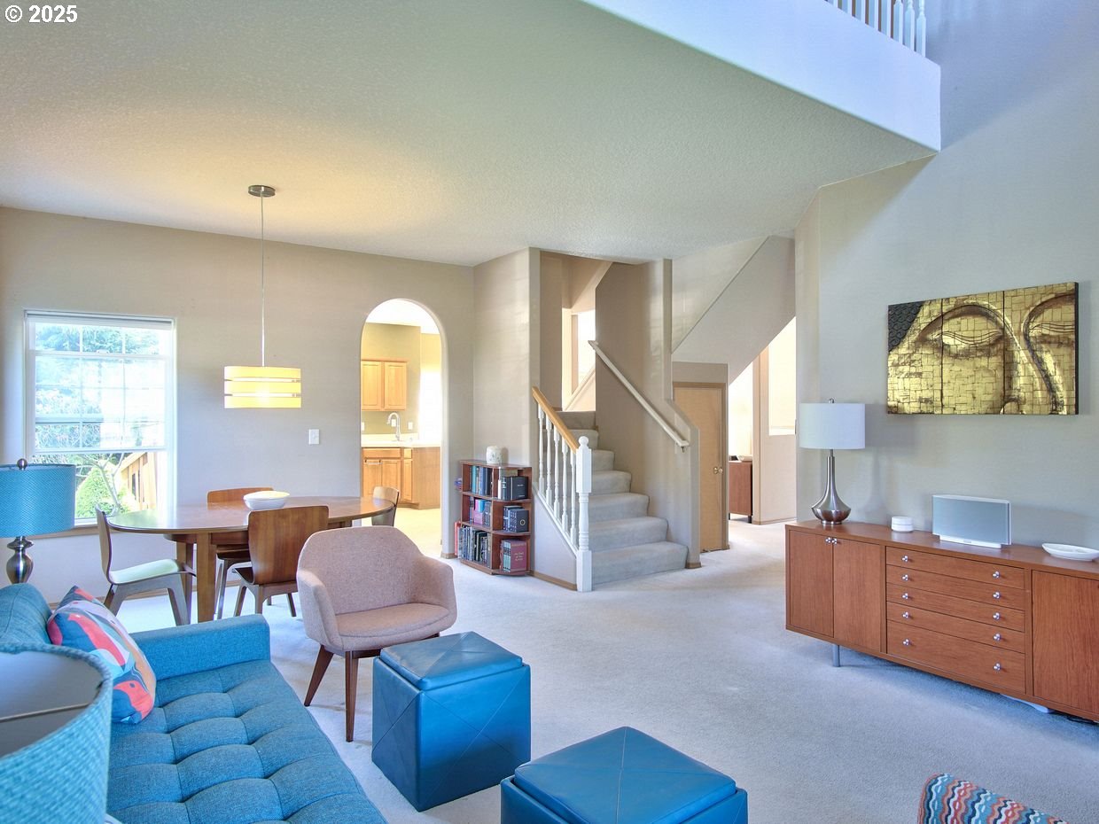 800 Northwest Magnolia Street Camas, WA 98607 - Photo 6 of 48 Living Room