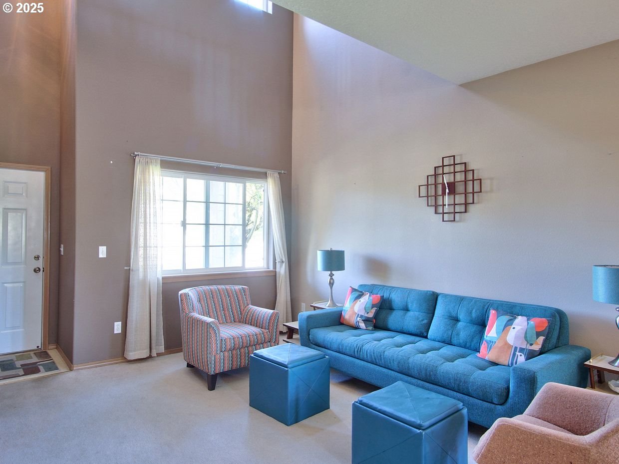 800 Northwest Magnolia Street Camas, WA 98607 - Photo 8 of 48 Living Room/Entrance