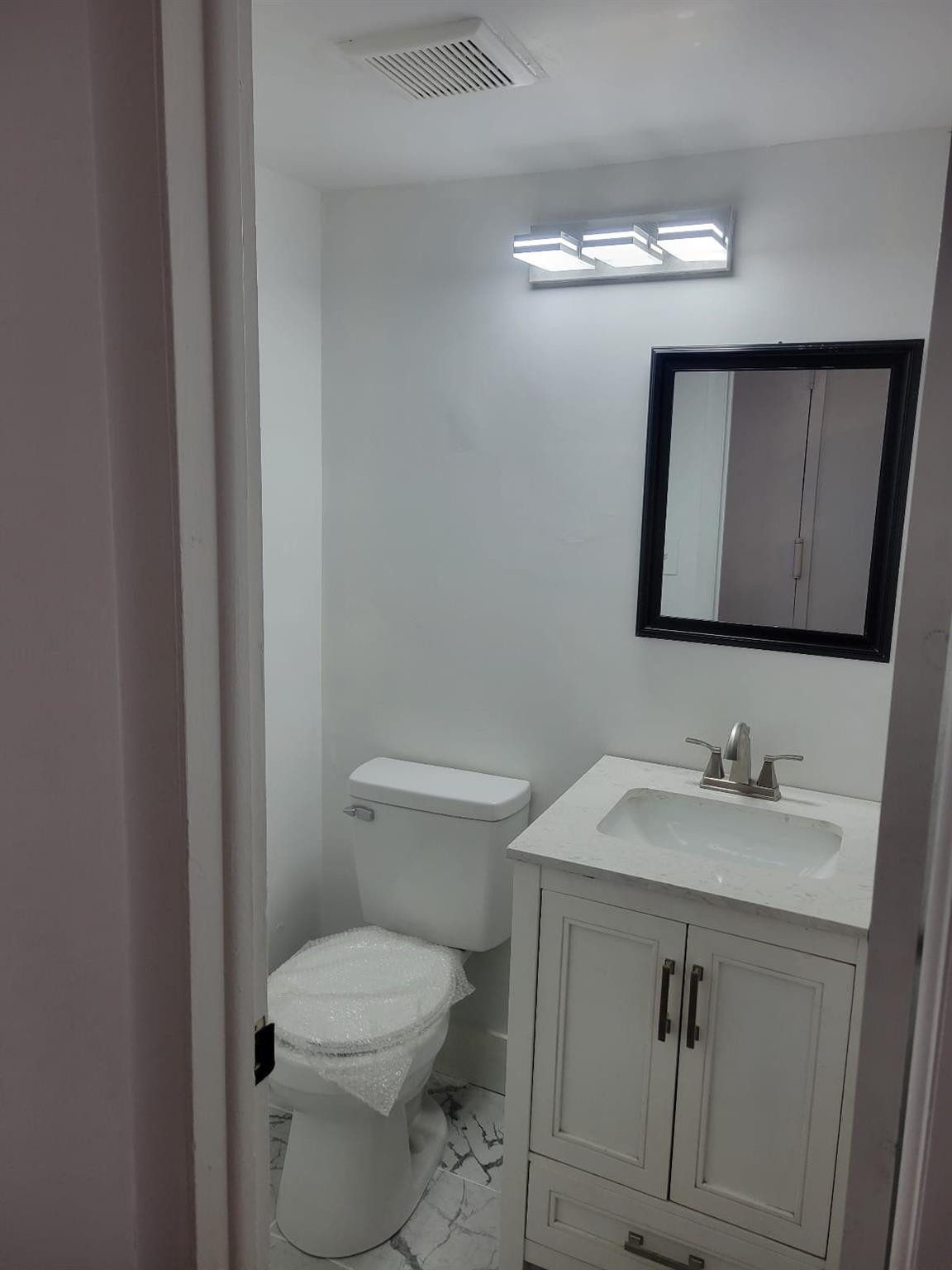 4222 Inverrary Boulevard, Unit 4413 Lauderhill, FL 33319 - Photo 12 of 34 Half bath