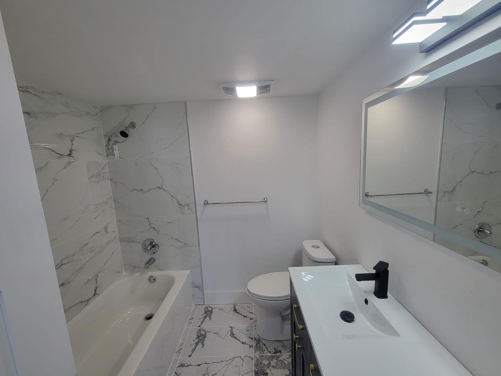 4222 Inverrary Boulevard, Unit 4413 Lauderhill, FL 33319 - Photo 19 of 34 Master Bath