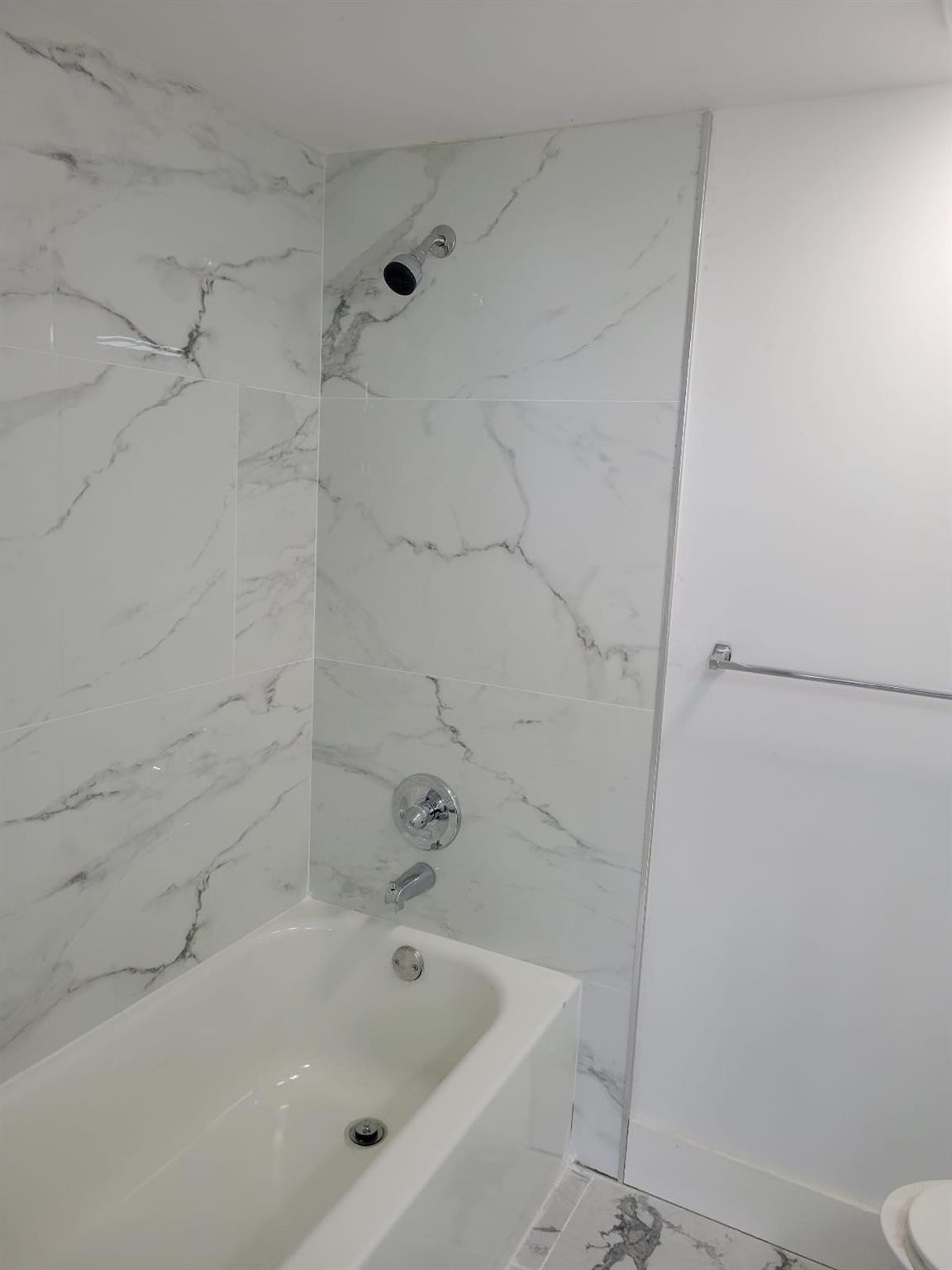 4222 Inverrary Boulevard, Unit 4413 Lauderhill, FL 33319 - Photo 21 of 34 Master bath tub and shower