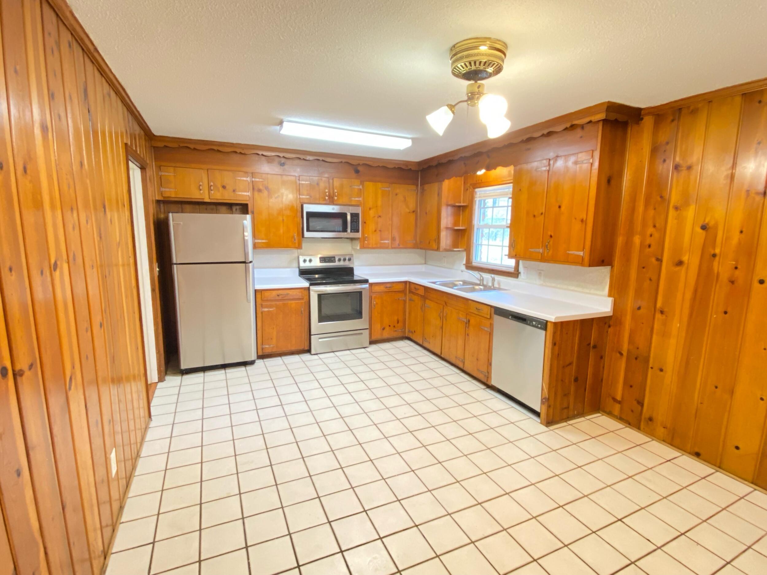 320 Vincenne Road Columbia, SC 29212 - Photo 5 of 17 Kitchen