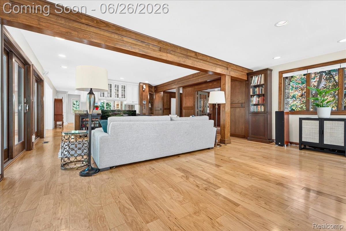 29498 East River Road Grosse Ile, MI 48138 - Photo 22 of 66 Living Room