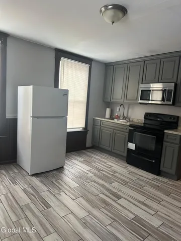 $1,800 | 312 5th Avenue, Unit 1, Troy, NY 12182