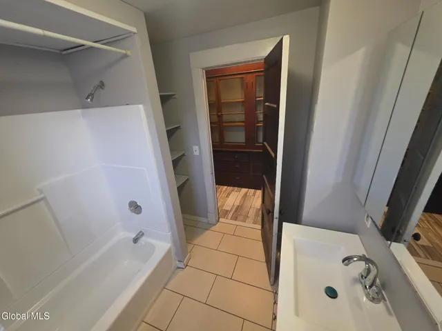 $1,800 | 312 5th Avenue, Unit 1, Troy, NY 12182