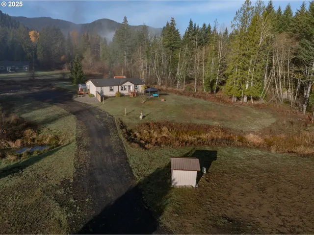 a view of a yard with mountain view