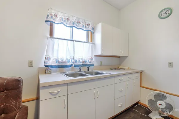 $380,000 | 28572 Hyde Street, Bruneau, ID 83604