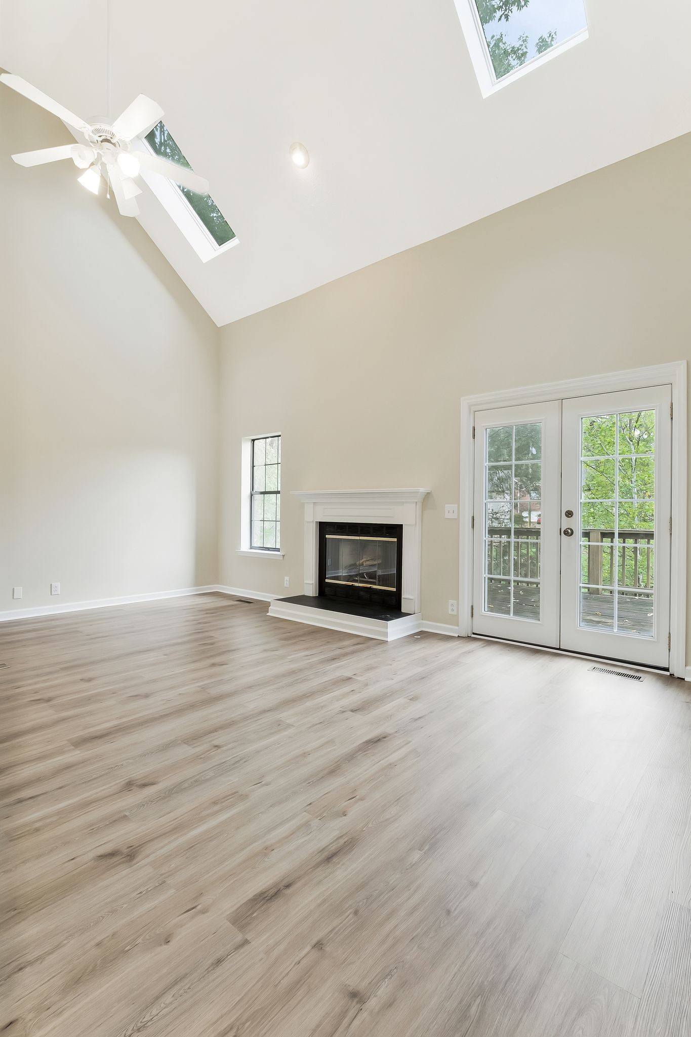 3909 Bryce Road Nashville, TN 37211 - Photo 18 of 47 Huge family room with gas fireplace opens to deck and backyard