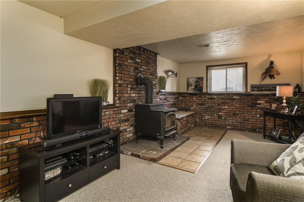 328 Sygan Road McDonald, PA 15057 - Photo 20 of 25 328 SYGAN FAMILY ROOM