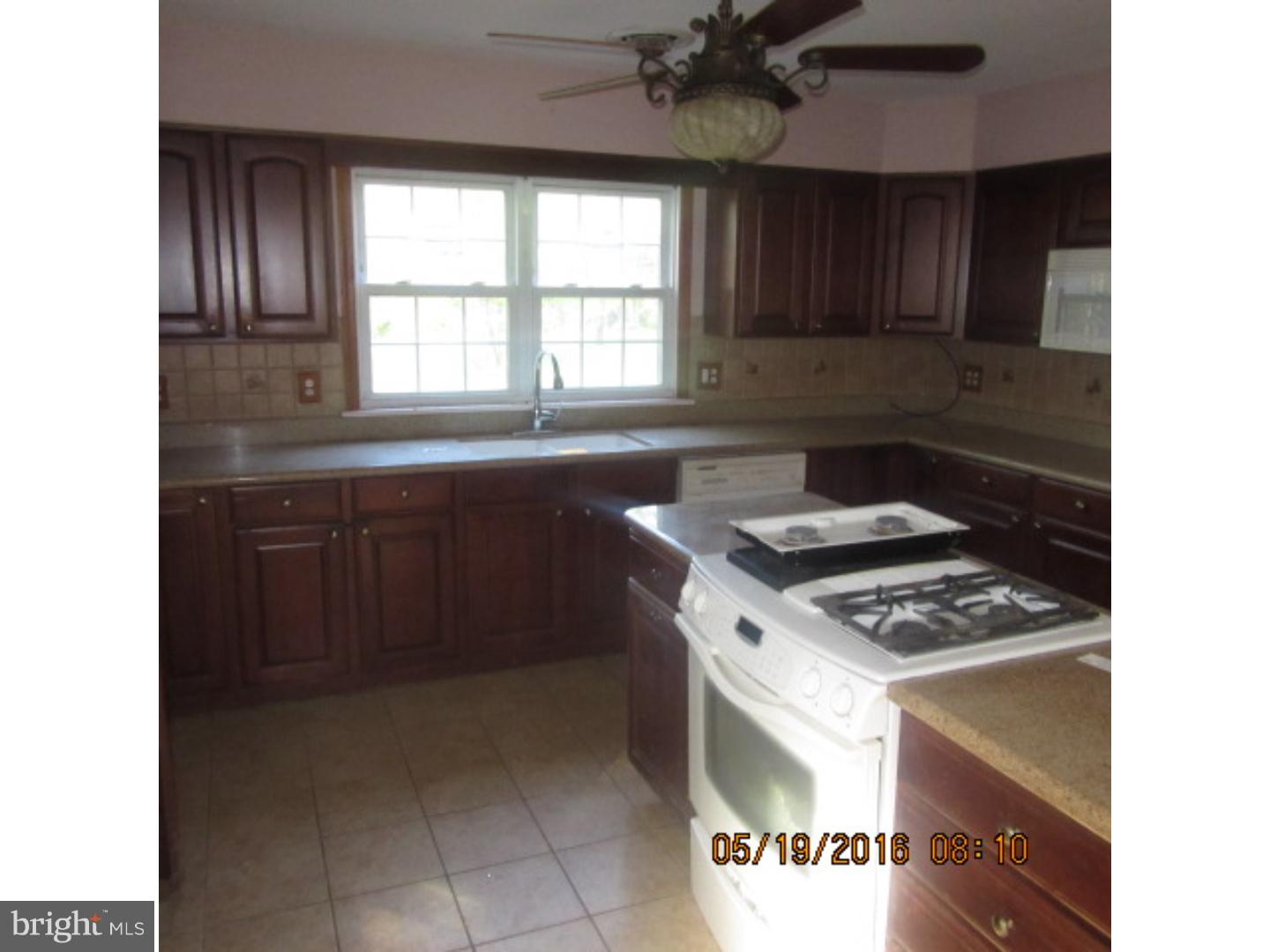 412 Angelow Road Berlin, NJ 08009 - Photo 2 of 12