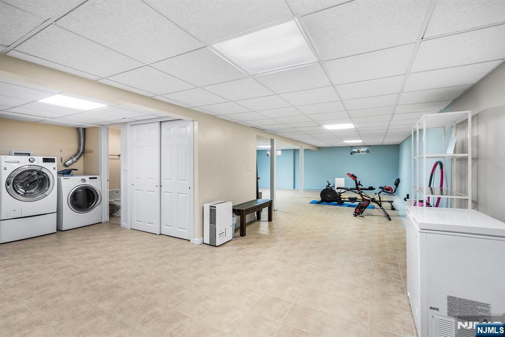 124 Crain Road Paramus, NJ 07652 - Photo 23 of 48
