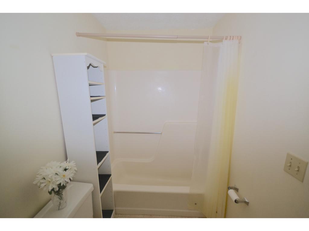 525 Calef Road, Unit 16 Manchester, NH 03103 - Photo 12 of 20
