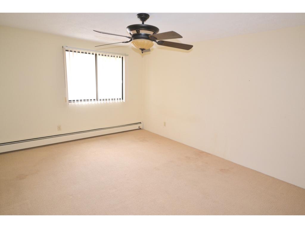 525 Calef Road, Unit 16 Manchester, NH 03103 - Photo 15 of 20