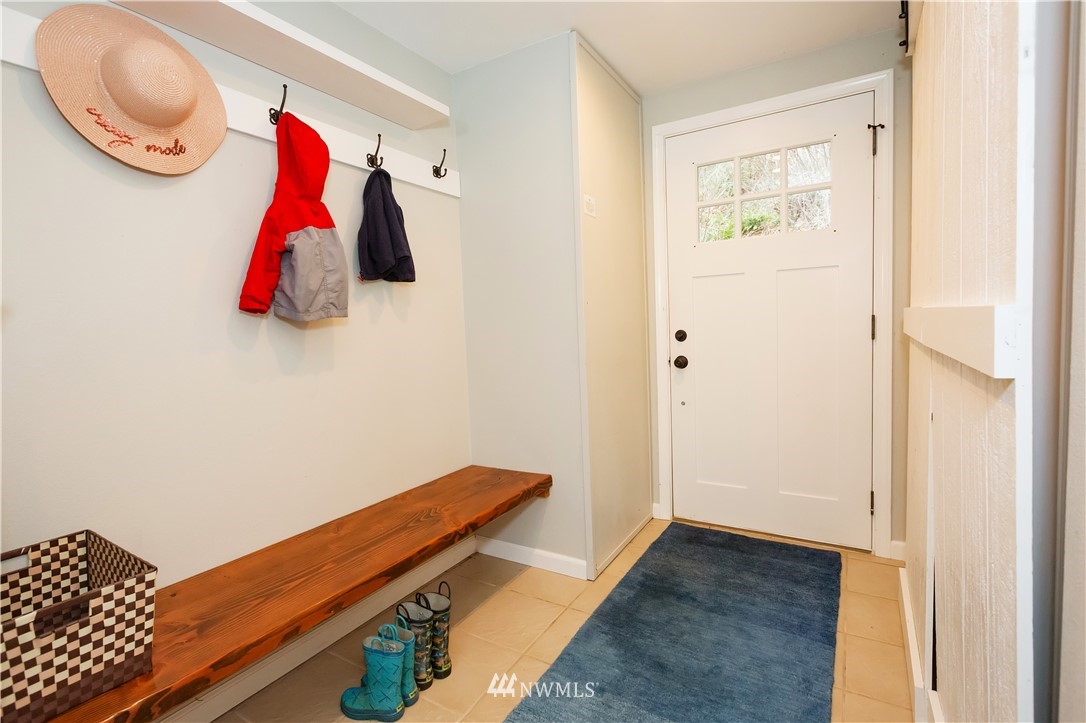 8971 Southeast Fragaria Road Port Orchard, WA 98367 - Photo 2 of 39 Gallery Image 2