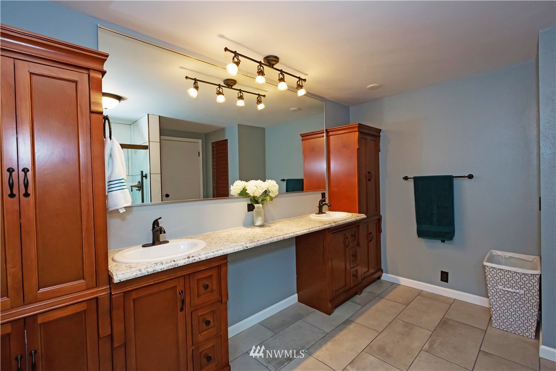8971 Southeast Fragaria Road Port Orchard, WA 98367 - Photo 13 of 39 Gallery Image 13