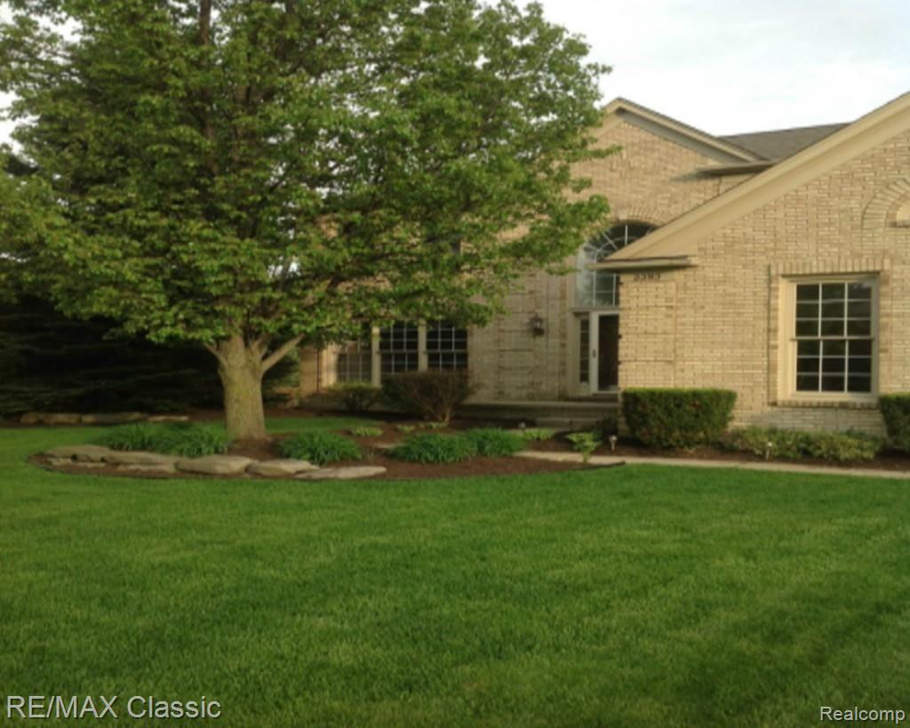 2393 Pleasant View Drive Rochester, MI 48306 - Photo 4 of 40 Pleasant View summer front.jpg