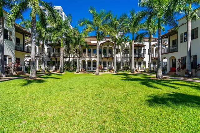 $994,900 | 8449 Northwest 51st Terrace, Doral, FL 33166