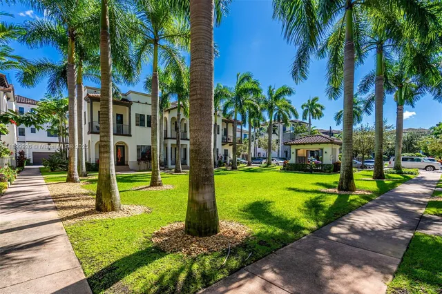 $994,900 | 8449 Northwest 51st Terrace, Doral, FL 33166