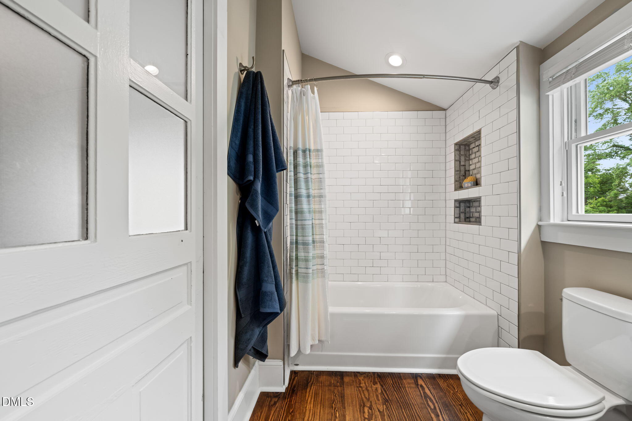 1007 North Roxboro Street Durham, NC 27701 - Photo 31 of 41 30 PBA 1 tub_show