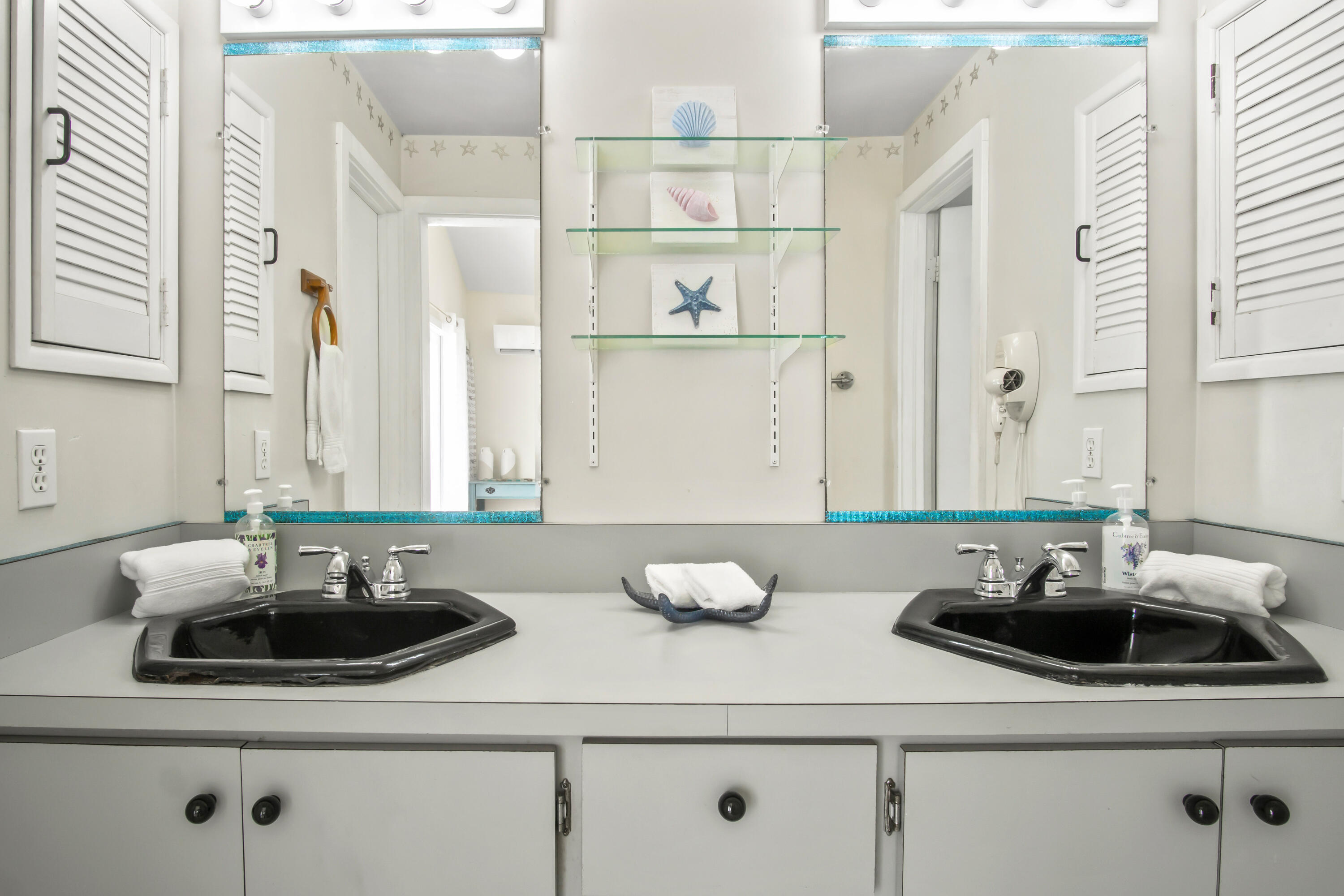 125 Colson Drive Cudjoe, FL 33042 - Photo 29 of 69 Master bedrrom with en suite (8)