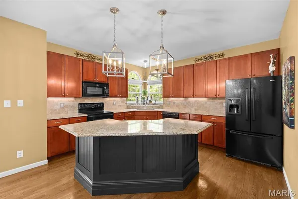$395,000 | 2201 Birmingham Drive, Shiloh, IL 62269