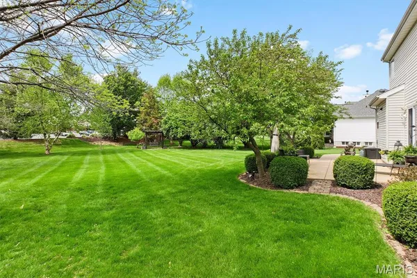 $395,000 | 2201 Birmingham Drive, Shiloh, IL 62269