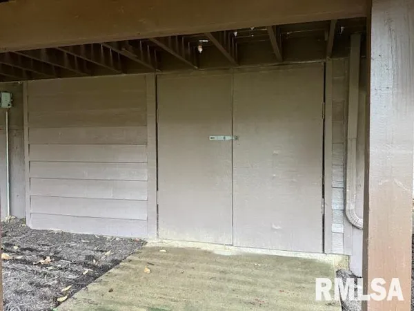 $2,500 | 16429 North Hawthorne Lane, Mount Vernon, IL 62864