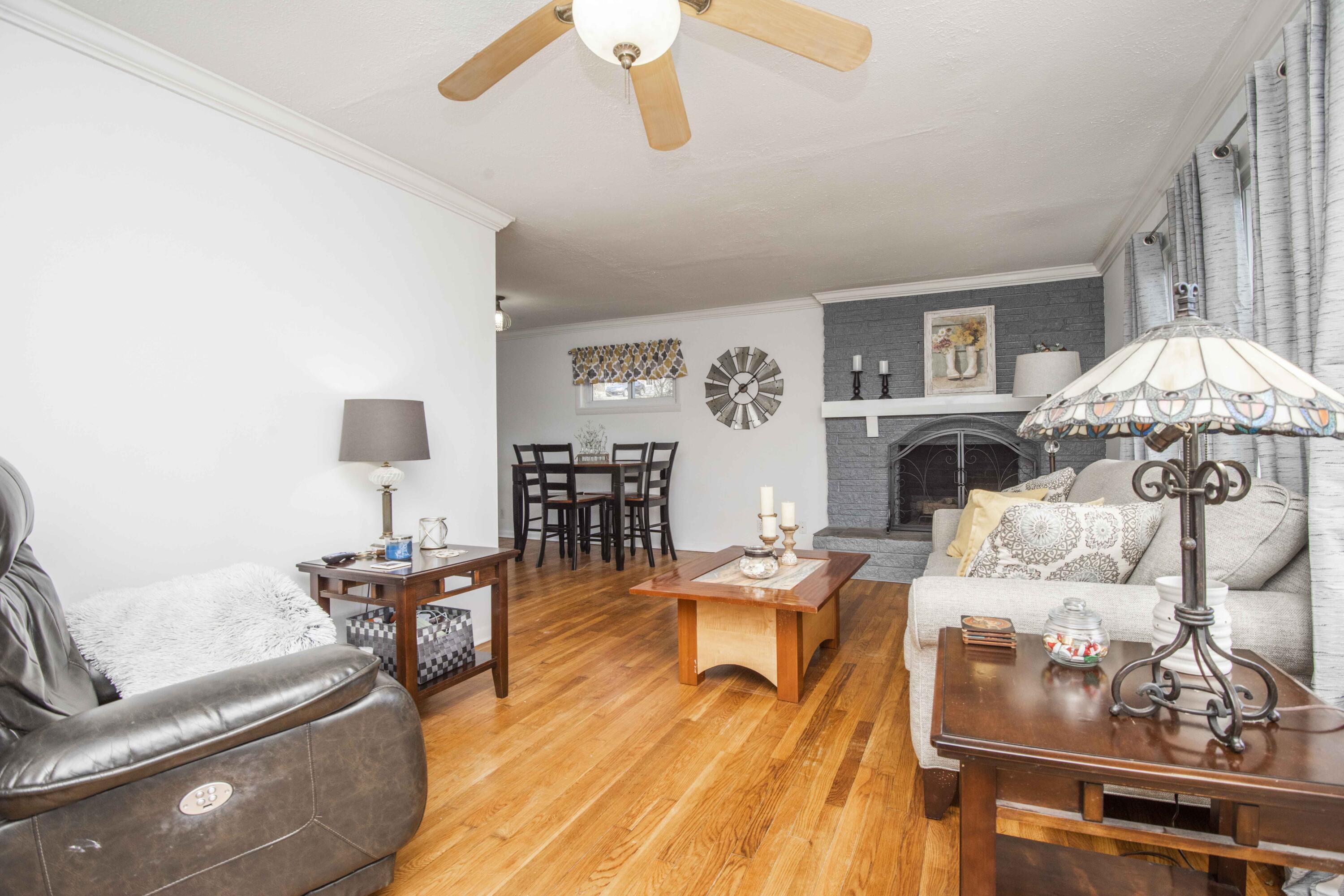 1428 Roberson Spring Road Loudon, TN 37774 - Photo 3 of 38 Living Room