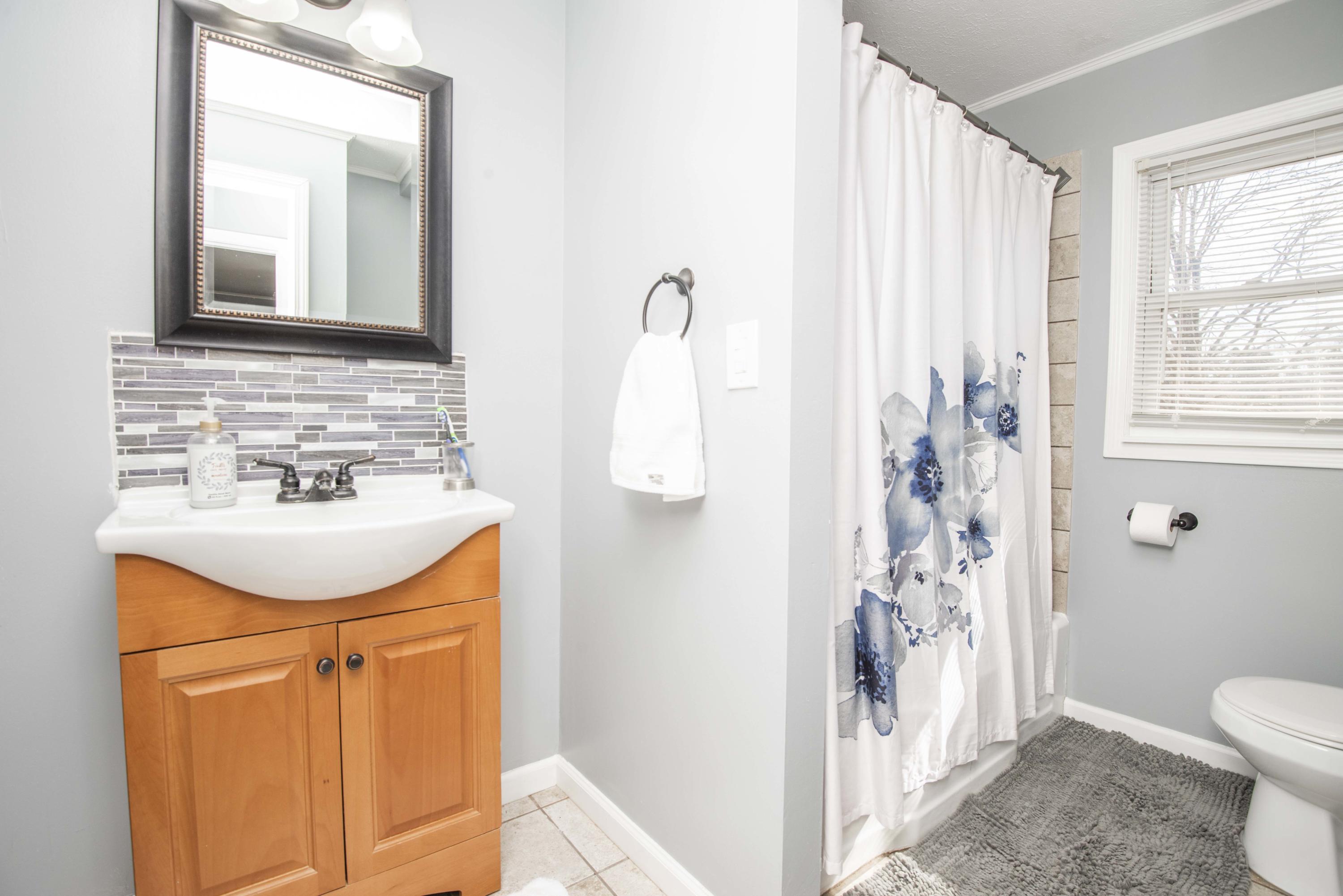 1428 Roberson Spring Road Loudon, TN 37774 - Photo 24 of 38 Bathroom 2